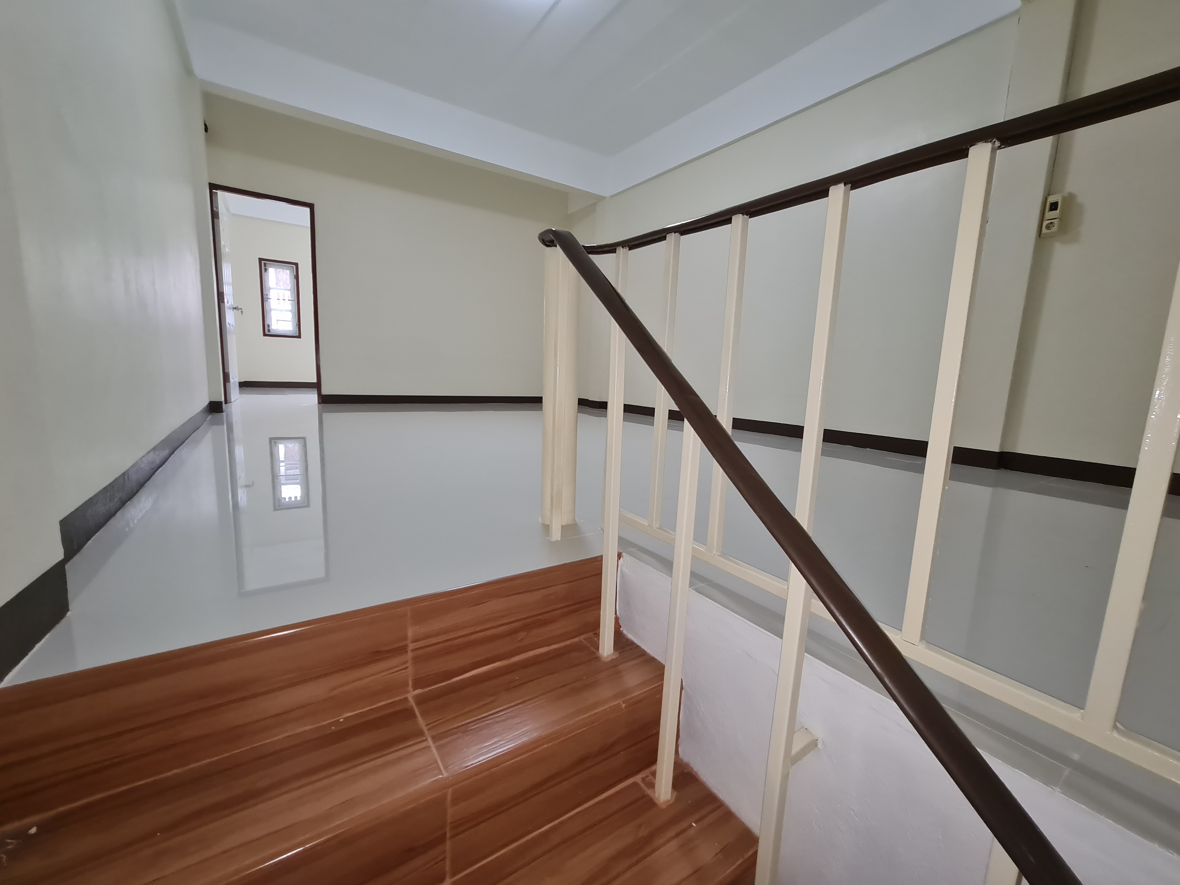 RealEstate905-17